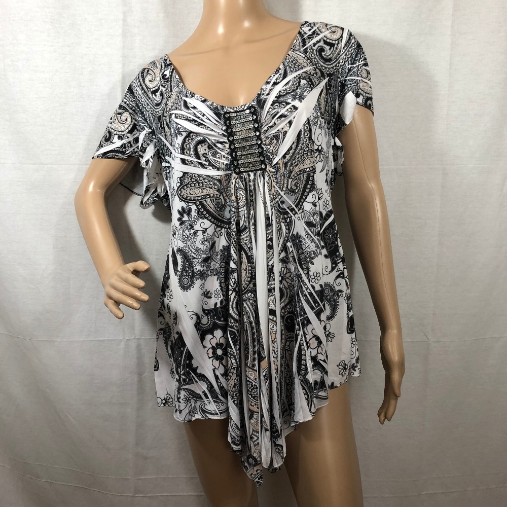 ❤️HOST PICK❤️ Black/White Paisley Tunic Never Worn